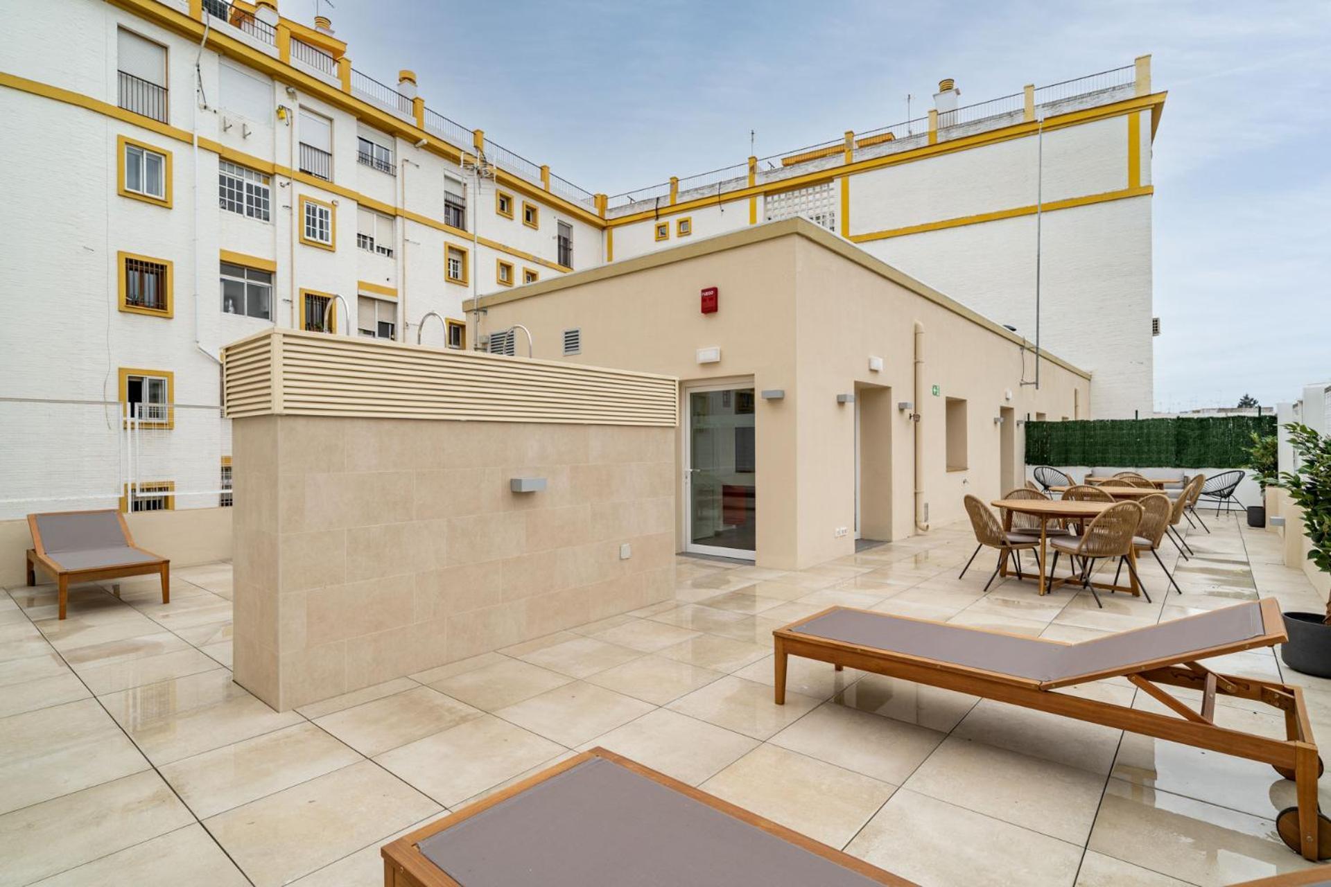 Limehome Sevilla Ronda De Capuchinos Esterno foto