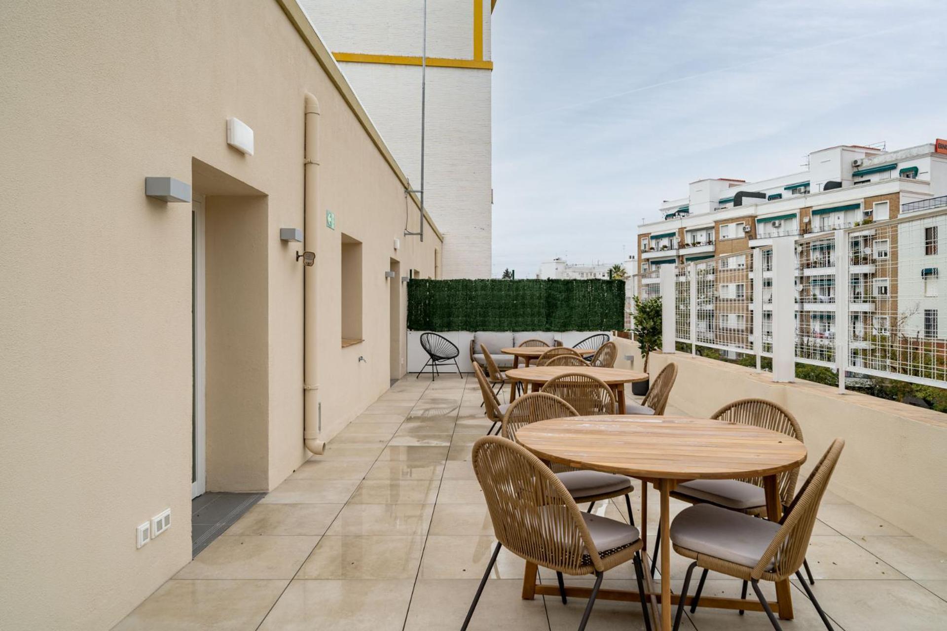 Limehome Sevilla Ronda De Capuchinos Esterno foto